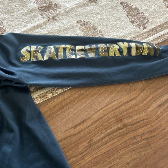 Nike SB Dri-FIT Shirt in Gray and White - Picture 3 of 6